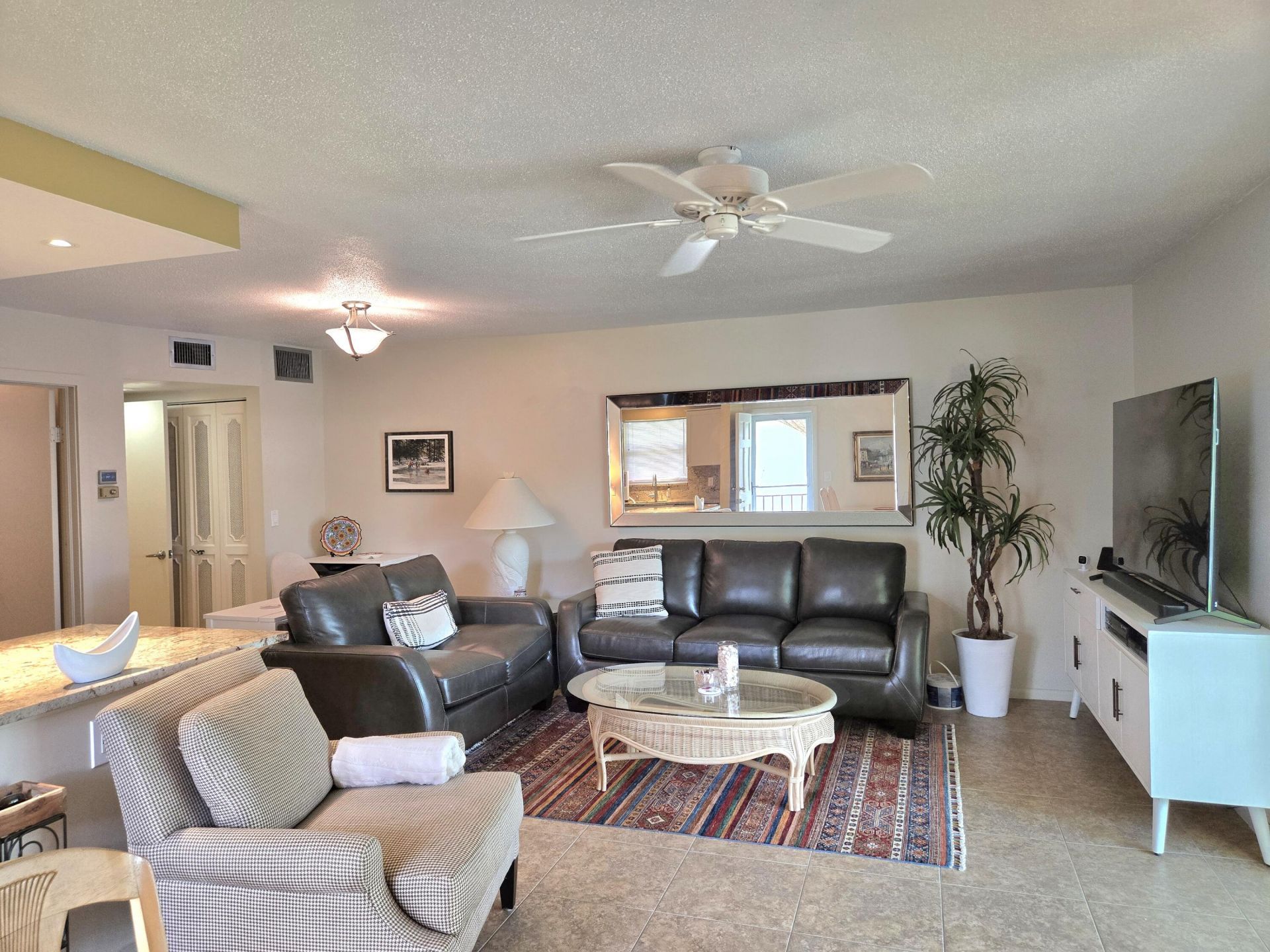 209 Oxford 100, Unit 209, West Palm Beach, FL 33417 Photo