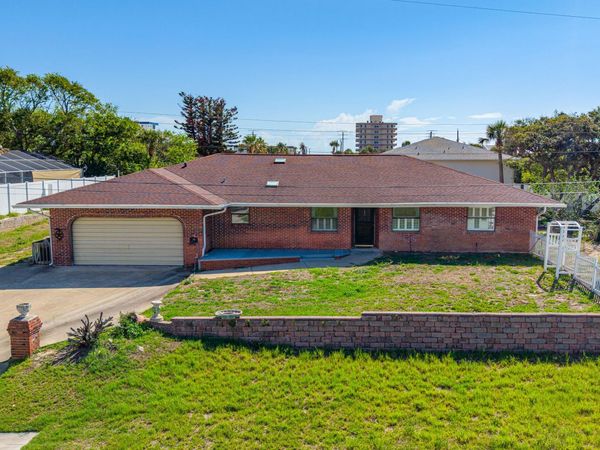 3633 S Peninsula Drive, Port Orange, FL 32127