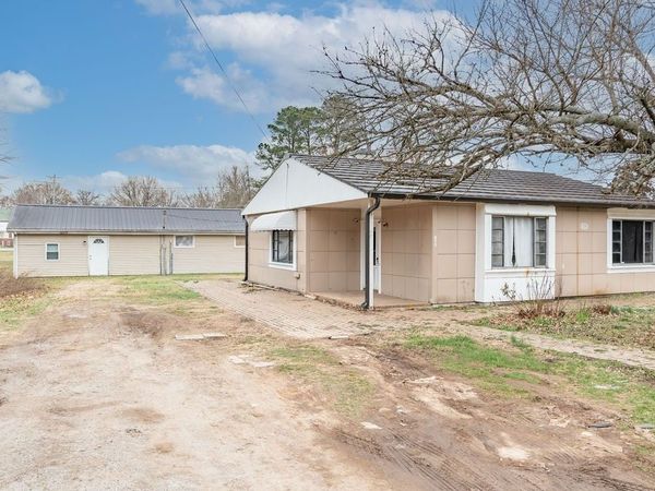 439 W Park St, Guthrie, KY 42234