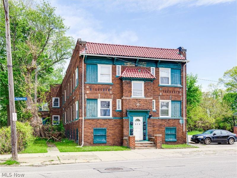 975 Parkwood Drive, Cleveland, OH 44108 Photo 1