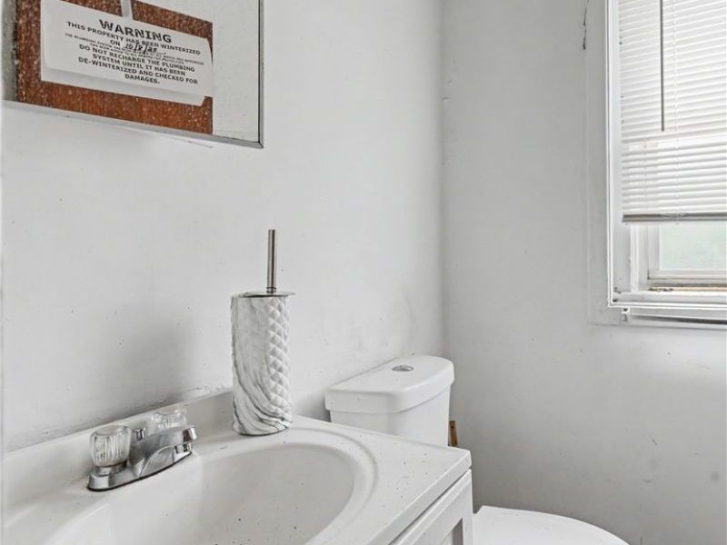 975 Parkwood Drive, Cleveland, OH 44108 Photo 9