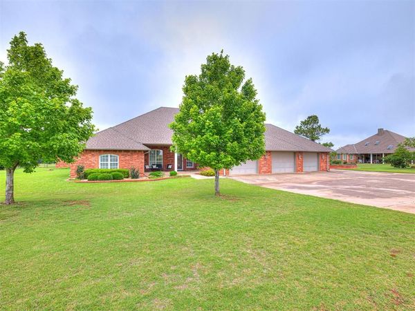 611 Broadway , Guthrie, OK 73044
