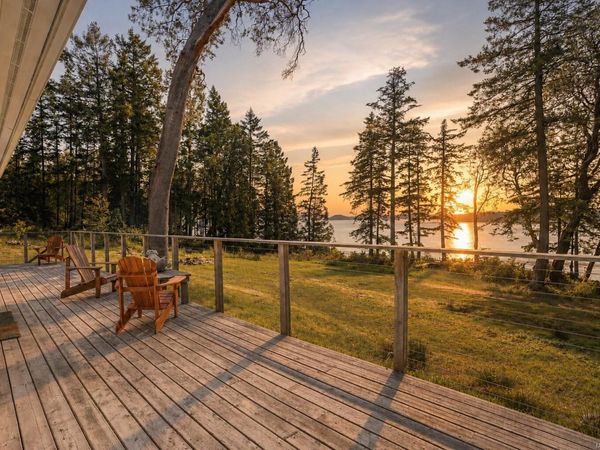 105 Mapleleaf Lane, Sidney Island, BC V8B 3X5