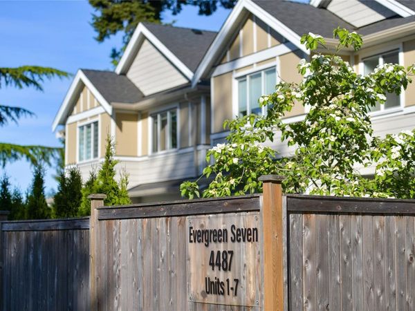 4487 WILKINSON Rd , Unit 2, Saanich, BC V8Z 5C2