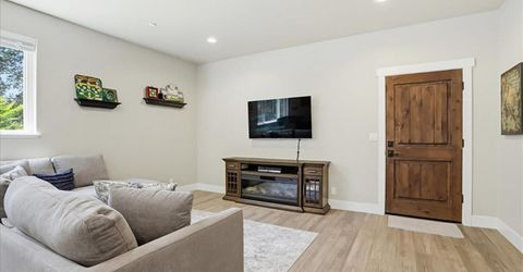 10213 Evergreen Ranch Ct, Grass Valley, CA 95949 Photo