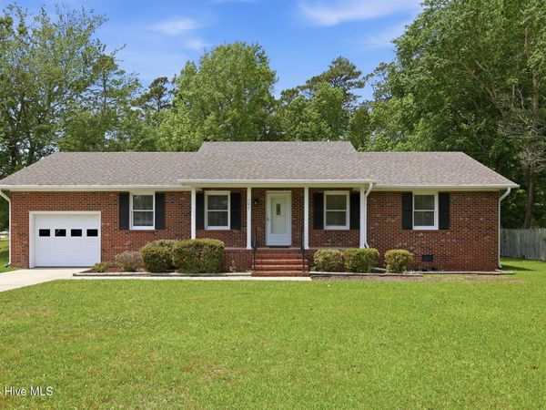 703 Oxford Drive , Morehead City, NC 28557
