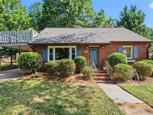 1249 Wedgewood Drive , Winston-Salem, NC 27103