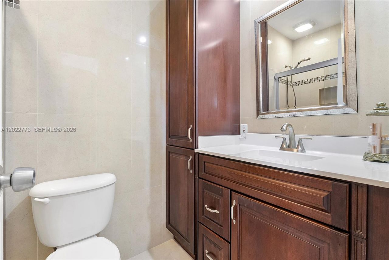3133 S Ocean Dr , Unit 318, Hallandale Beach, FL 33009 Photo