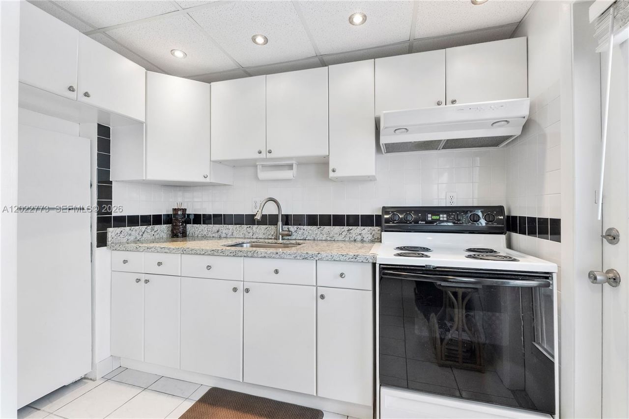 3133 S Ocean Dr , Unit 318, Hallandale Beach, FL 33009 Photo