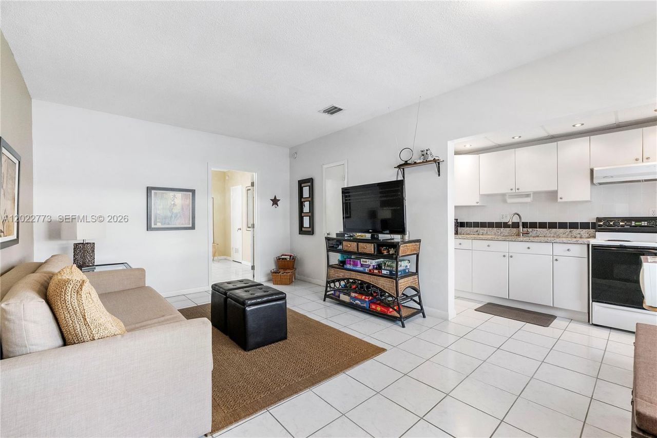 3133 S Ocean Dr , Unit 318, Hallandale Beach, FL 33009 Photo