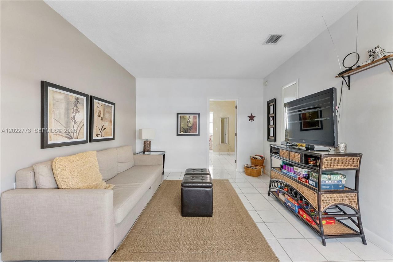 3133 S Ocean Dr , Unit 318, Hallandale Beach, FL 33009 Photo