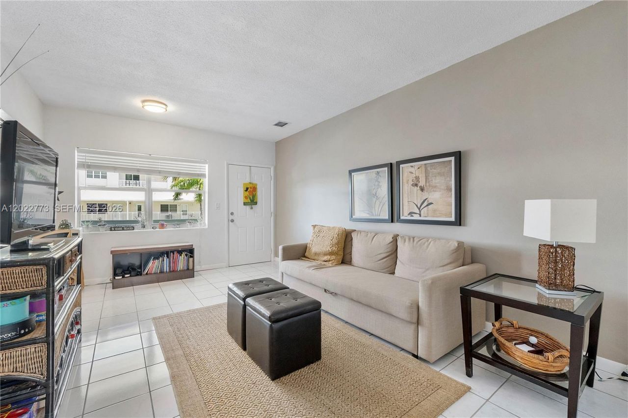 3133 S Ocean Dr , Unit 318, Hallandale Beach, FL 33009 Photo