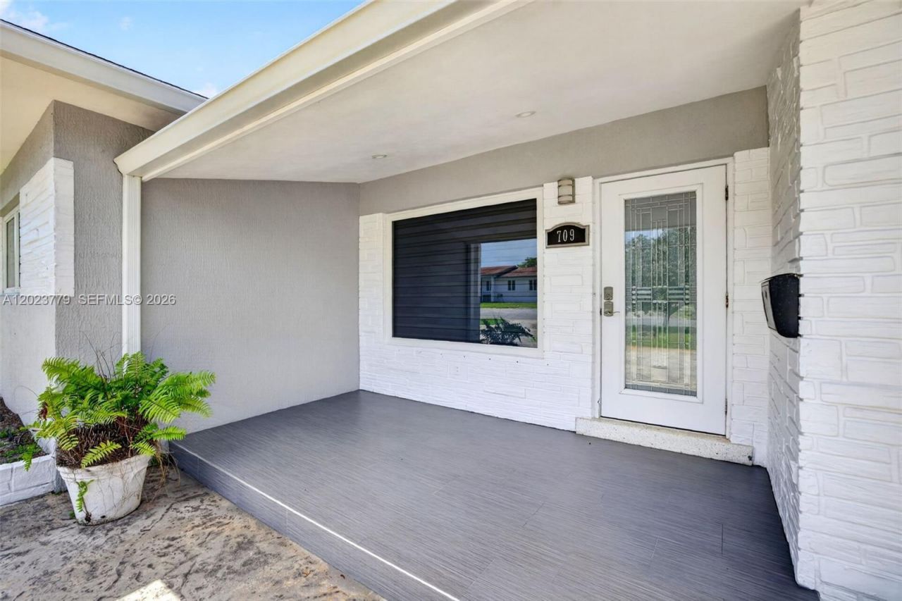 709 NW 9th Ct , Hallandale Beach, FL 33009 Photo