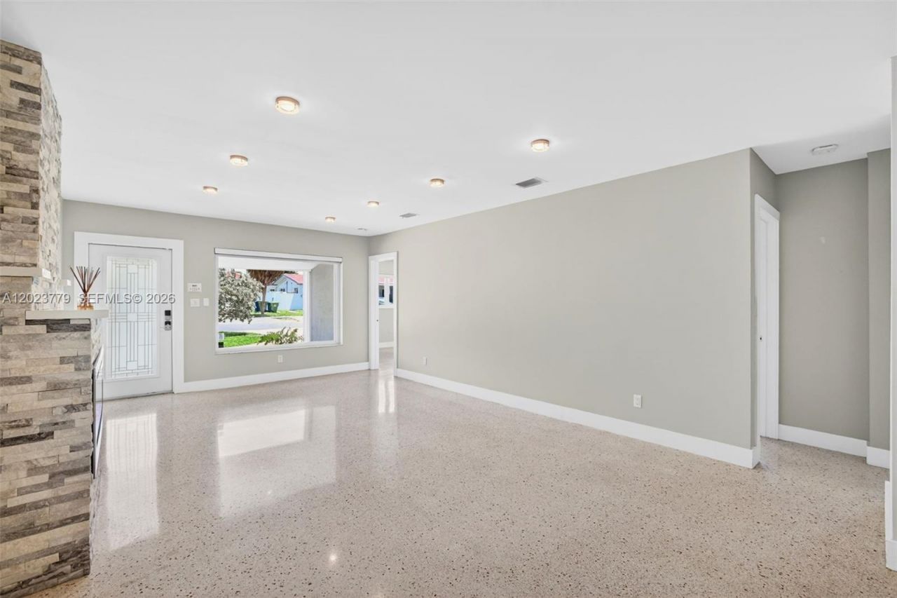 709 NW 9th Ct , Hallandale Beach, FL 33009 Photo