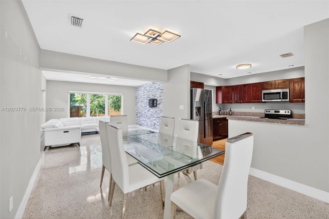 709 NW 9th Ct , Hallandale Beach, FL 33009 Photo
