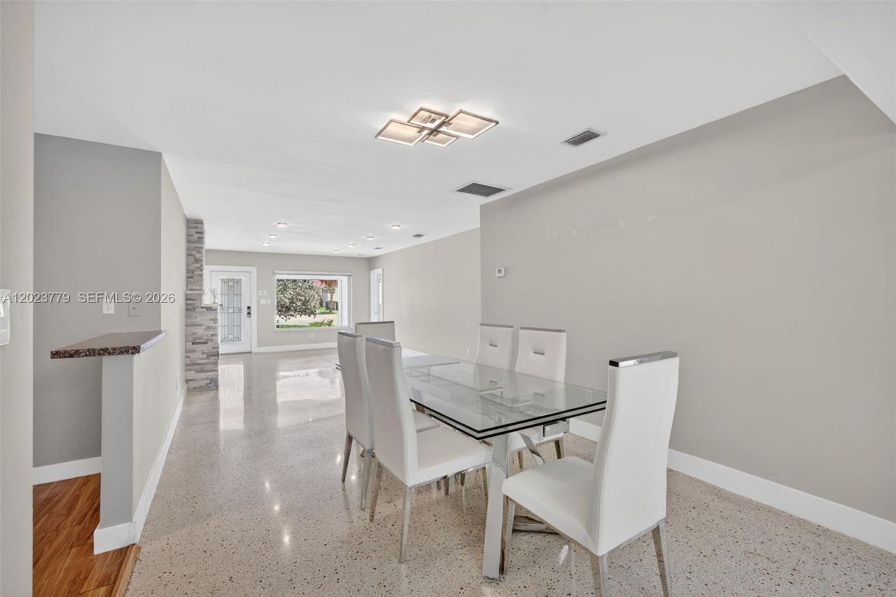709 NW 9th Ct , Hallandale Beach, FL 33009 Photo