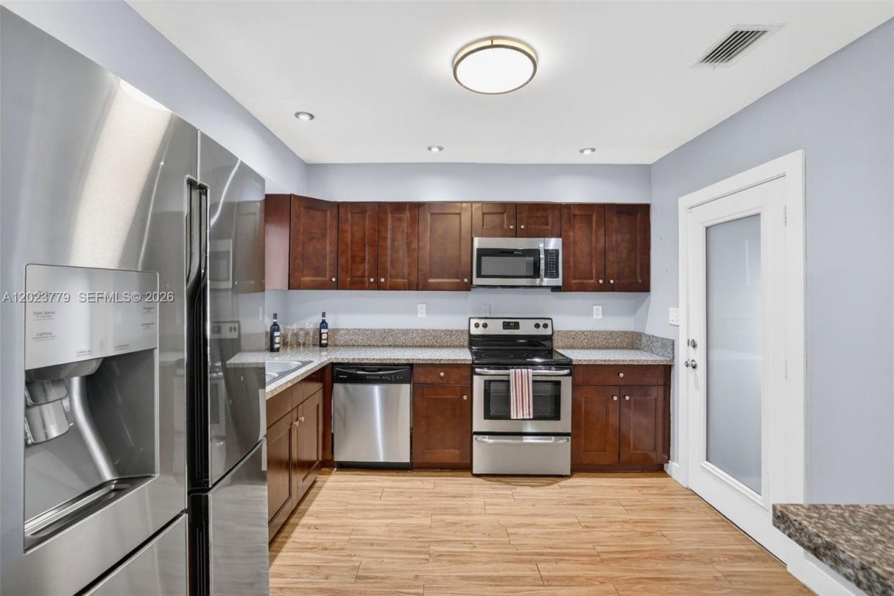 709 NW 9th Ct , Hallandale Beach, FL 33009 Photo