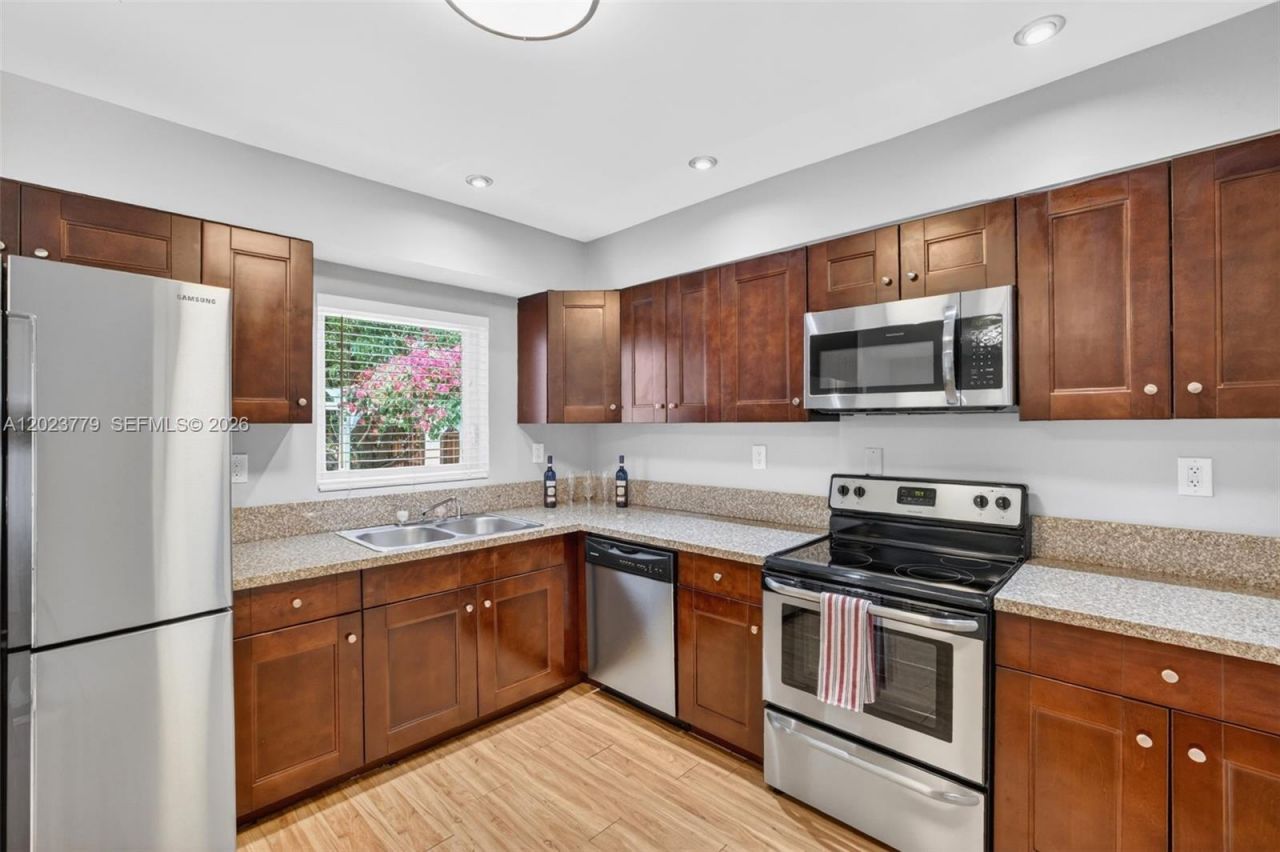 709 NW 9th Ct , Hallandale Beach, FL 33009 Photo