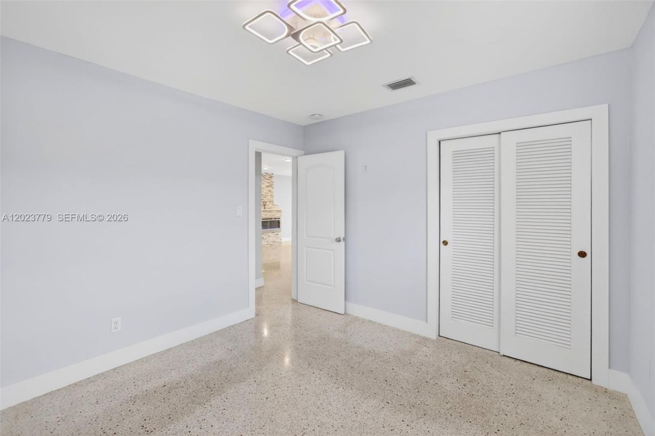 709 NW 9th Ct , Hallandale Beach, FL 33009 Photo