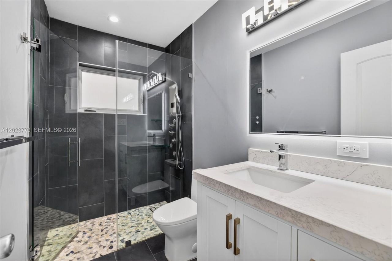 709 NW 9th Ct , Hallandale Beach, FL 33009 Photo