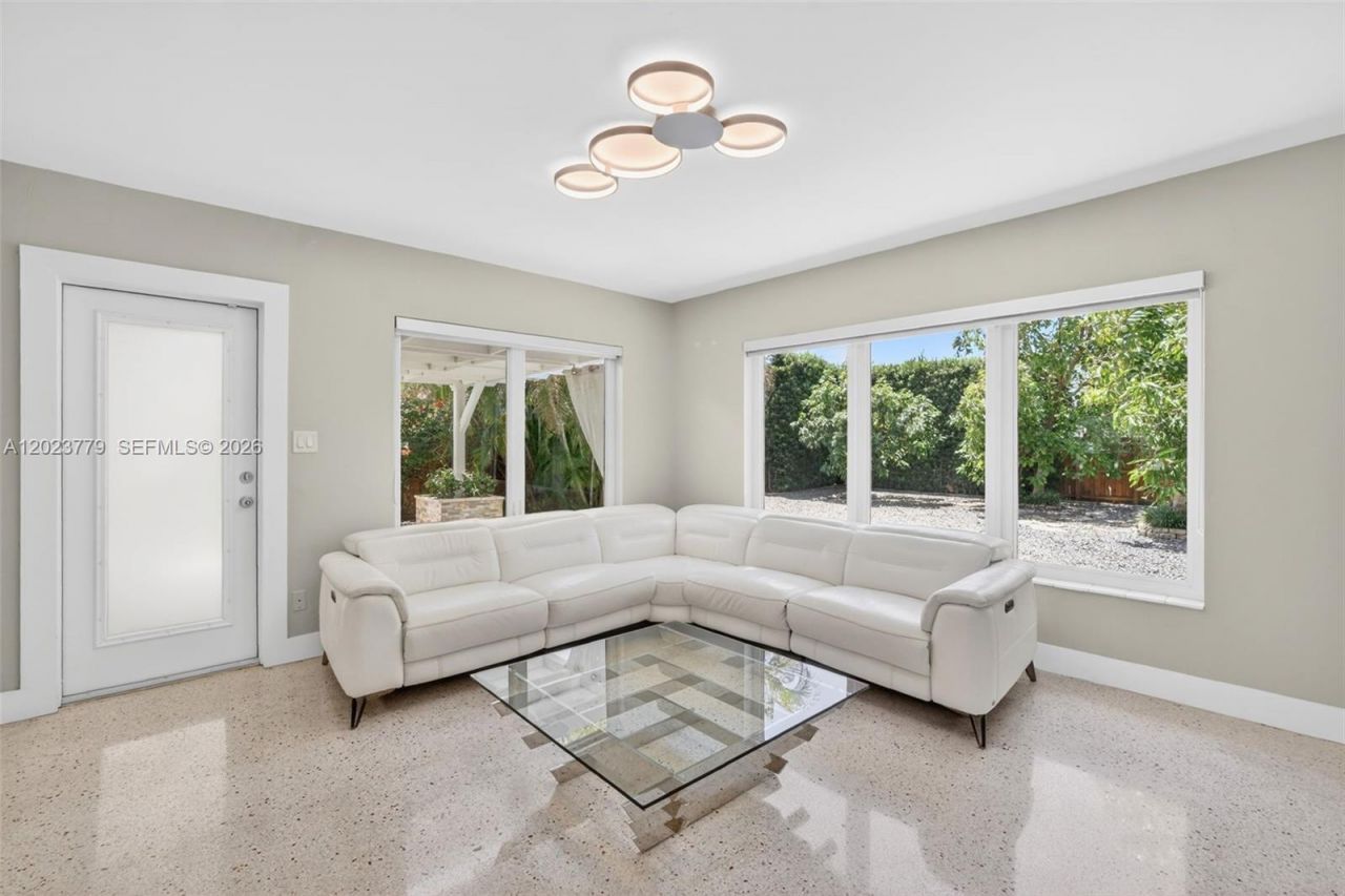 709 NW 9th Ct , Hallandale Beach, FL 33009 Photo