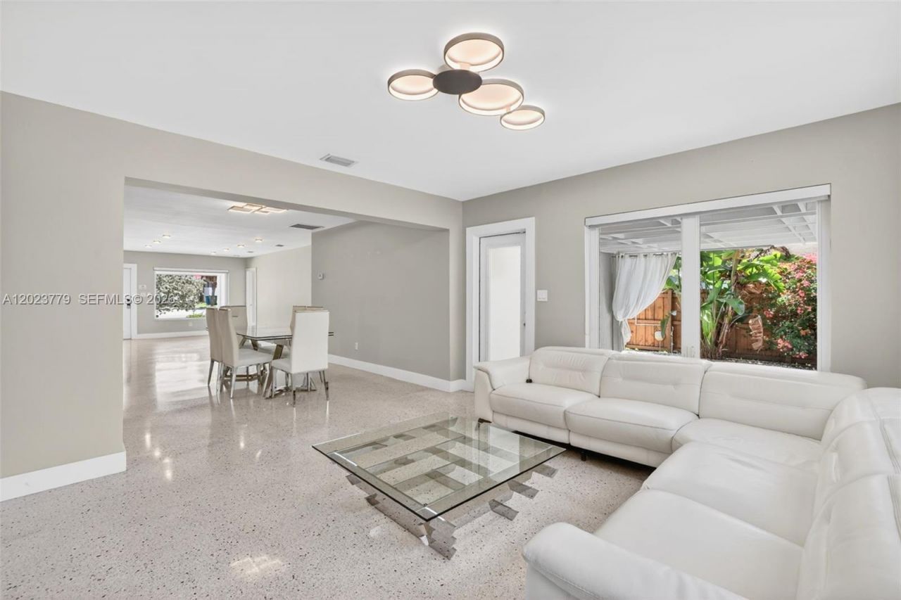 709 NW 9th Ct , Hallandale Beach, FL 33009 Photo