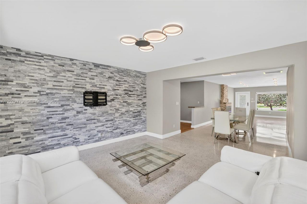 709 NW 9th Ct , Hallandale Beach, FL 33009 Photo