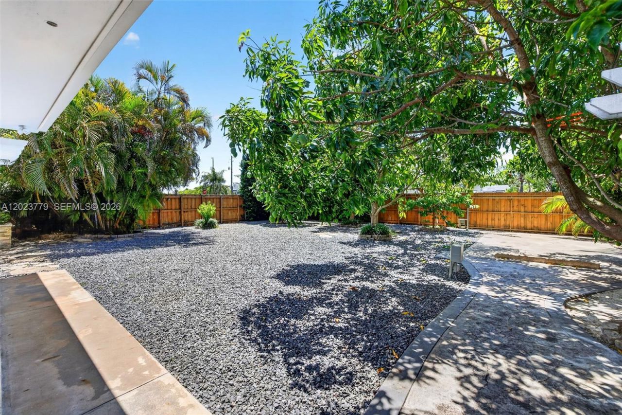 709 NW 9th Ct , Hallandale Beach, FL 33009 Photo