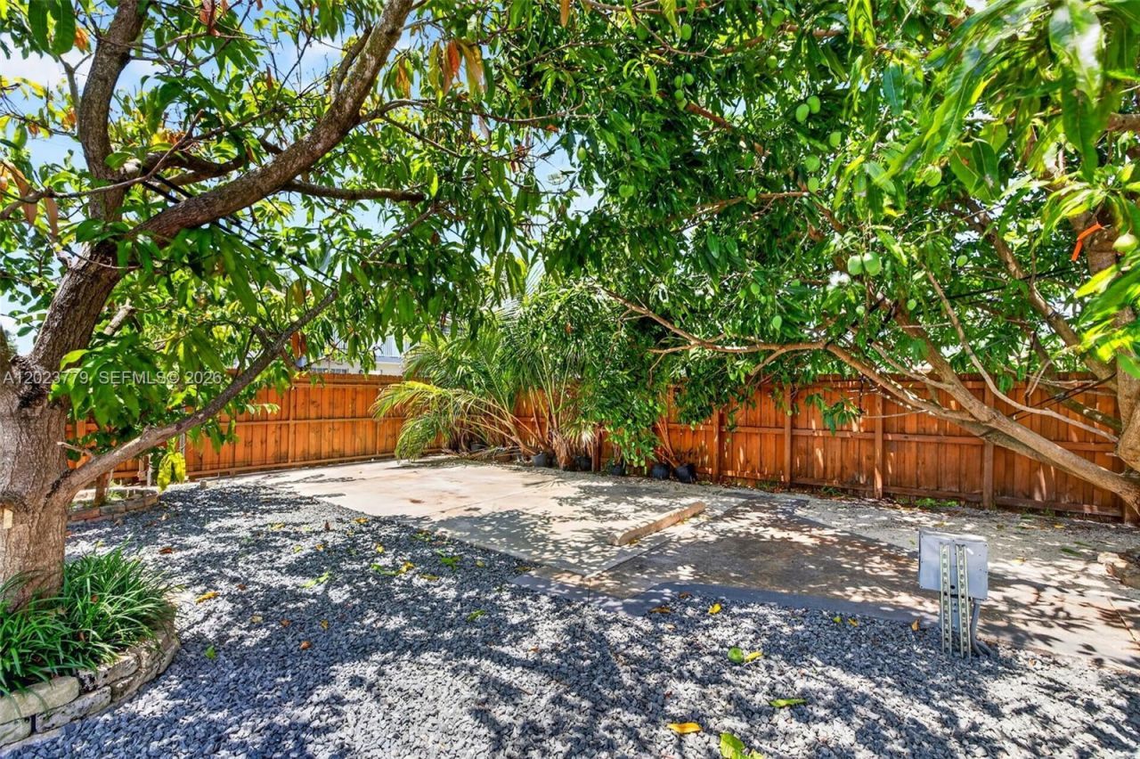 709 NW 9th Ct , Hallandale Beach, FL 33009 Photo