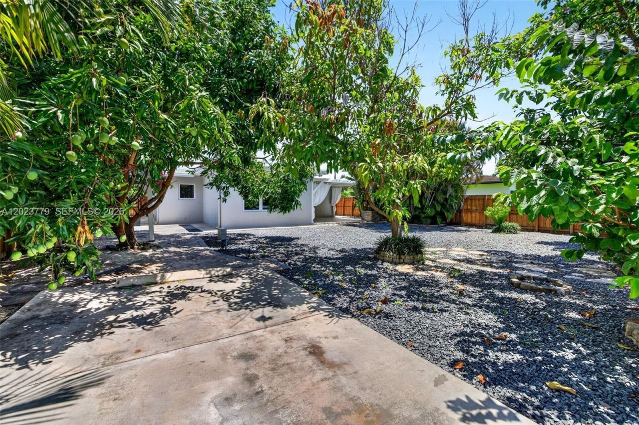 709 NW 9th Ct , Hallandale Beach, FL 33009 Photo
