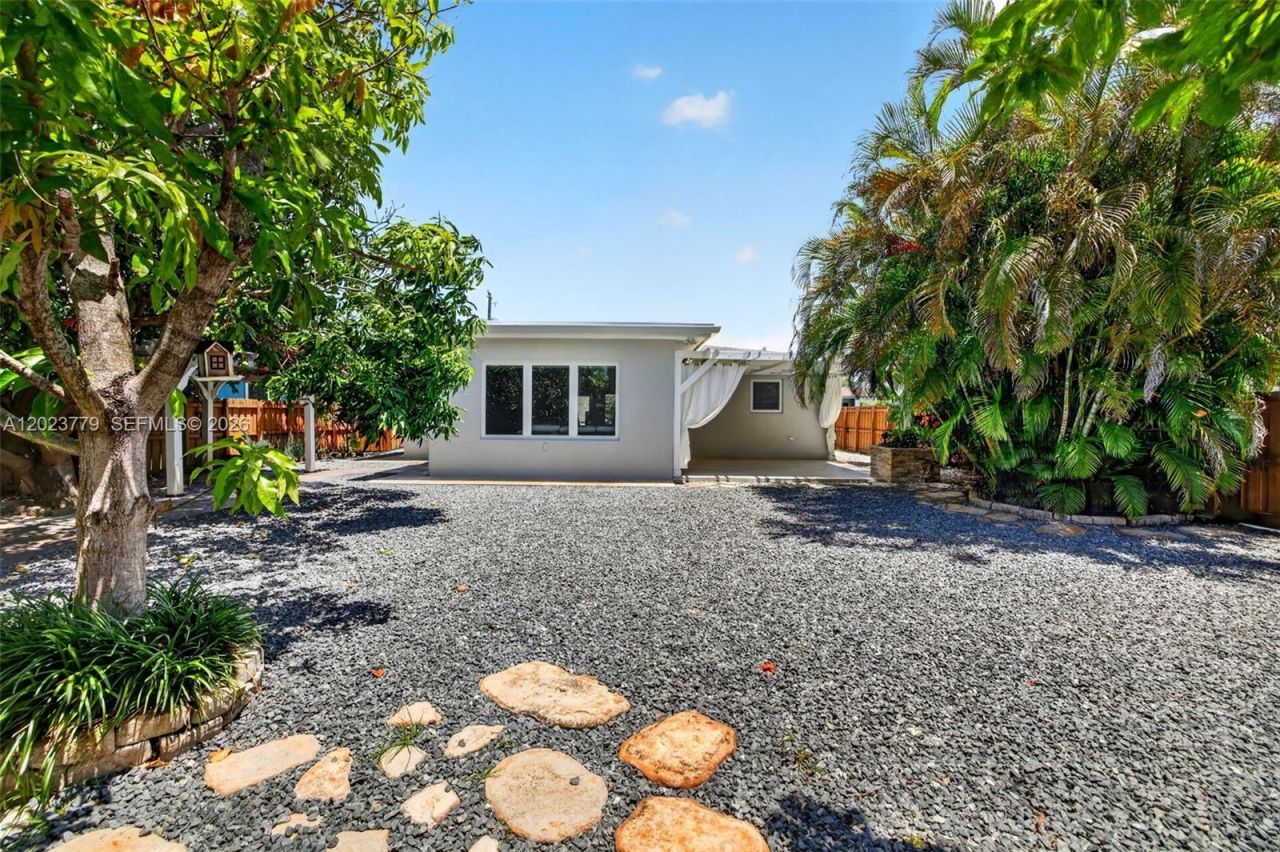 709 NW 9th Ct , Hallandale Beach, FL 33009 Photo