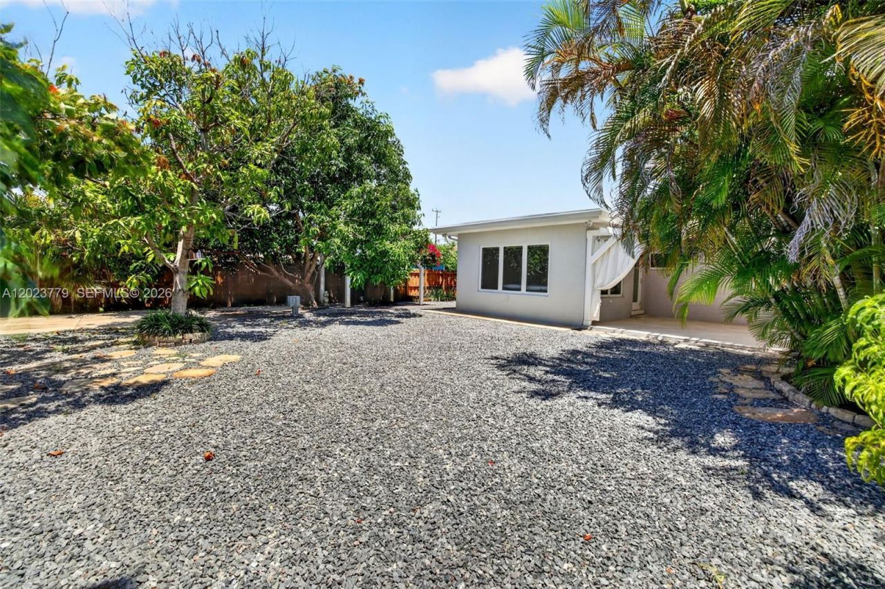 709 NW 9th Ct , Hallandale Beach, FL 33009 Photo