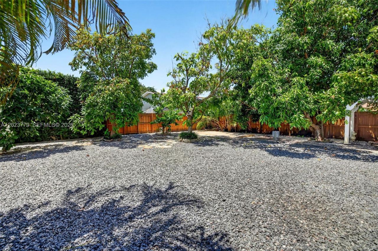 709 NW 9th Ct , Hallandale Beach, FL 33009 Photo