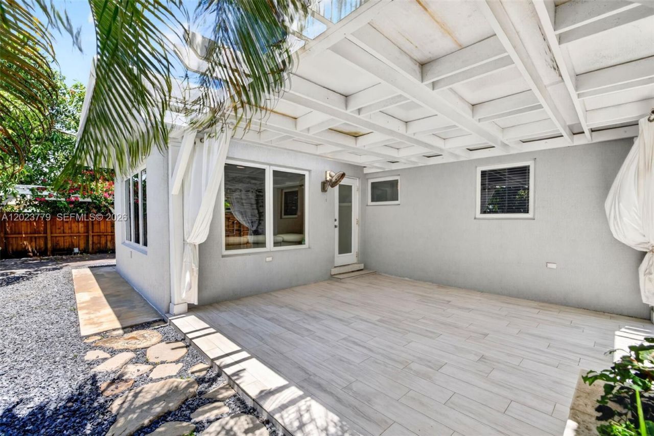 709 NW 9th Ct , Hallandale Beach, FL 33009 Photo