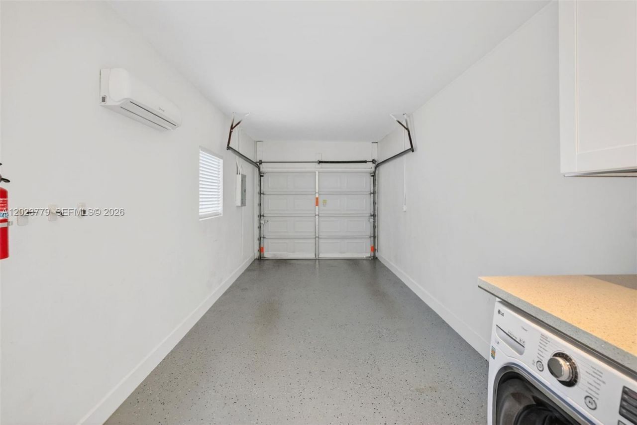 709 NW 9th Ct , Hallandale Beach, FL 33009 Photo