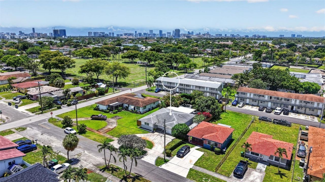 709 NW 9th Ct , Hallandale Beach, FL 33009 Photo