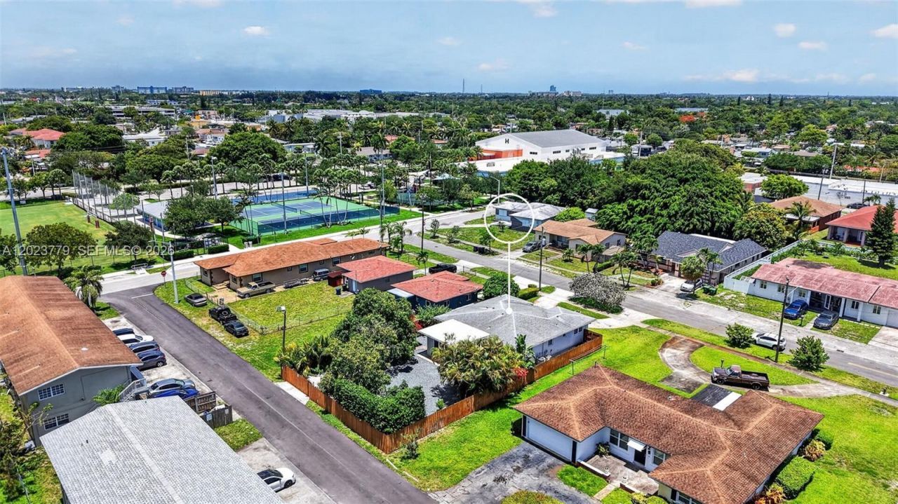 709 NW 9th Ct , Hallandale Beach, FL 33009 Photo