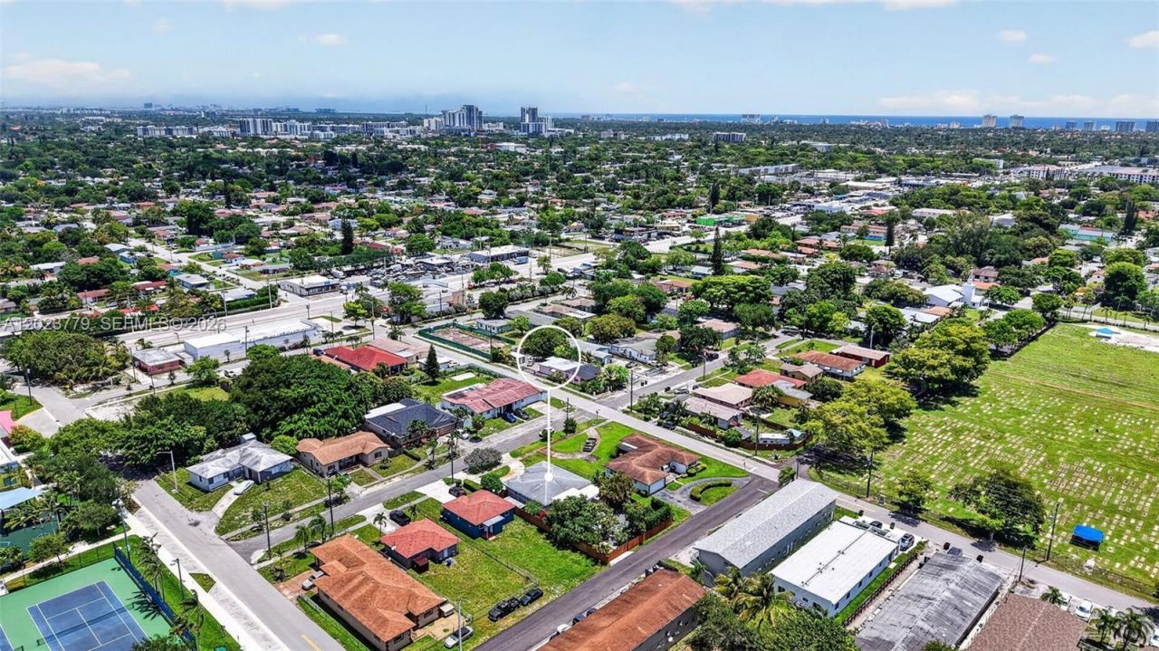 709 NW 9th Ct , Hallandale Beach, FL 33009 Photo