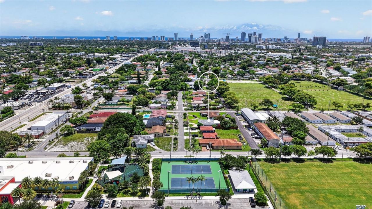 709 NW 9th Ct , Hallandale Beach, FL 33009 Photo