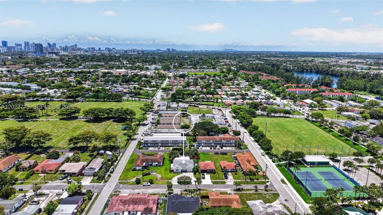 709 NW 9th Ct , Hallandale Beach, FL 33009 Photo