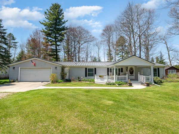2423 West Drive, Tawas City, MI 48763