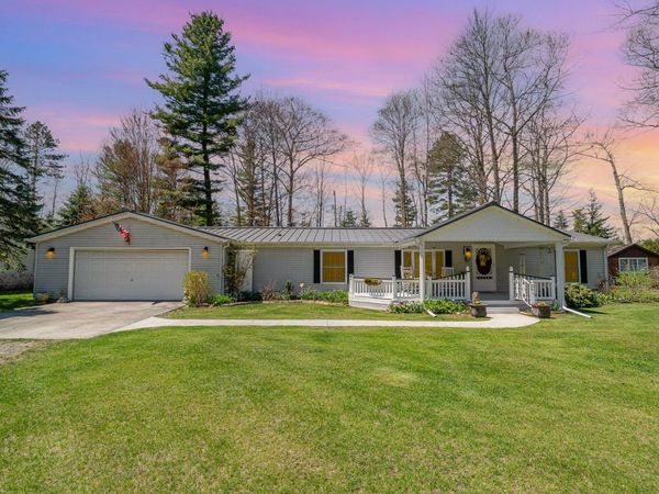 2423 West Drive, Tawas City, MI 48763