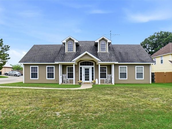 207 Bonita Drive, Granbury, TX 76049