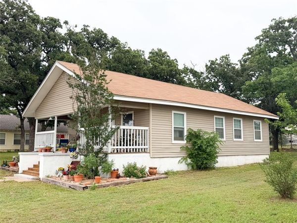 704 E 20th Street , Cisco, TX 76437