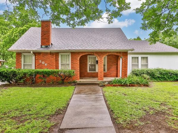 206 Ritchey Street, Gainesville, TX 76240