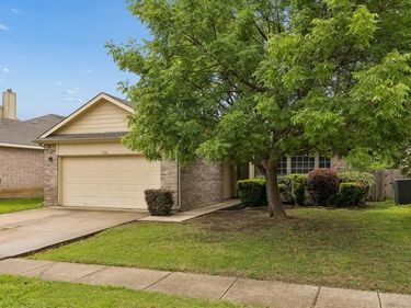 5116 Meridian Lane, Fort Worth, TX 76244