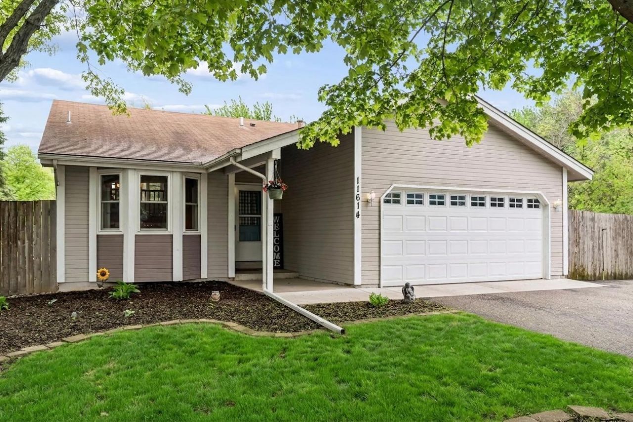 11614 Oak Park Drive Ne, Blaine, MN 55434 Main Photo