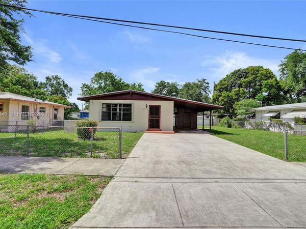 2980 NW 170th St , Miami Gardens, FL 33056