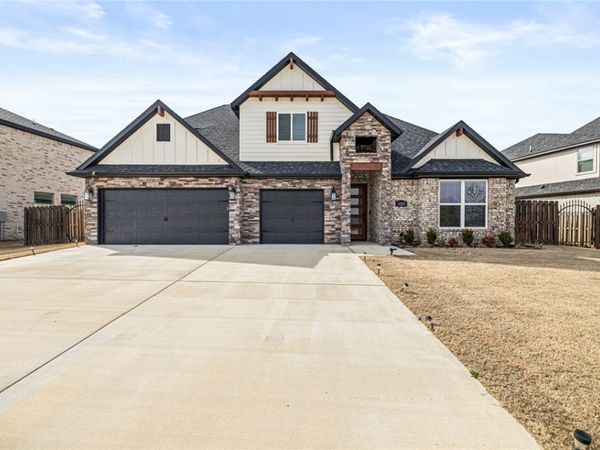 1211 Longbourn Drive, Centerton, AR 72719