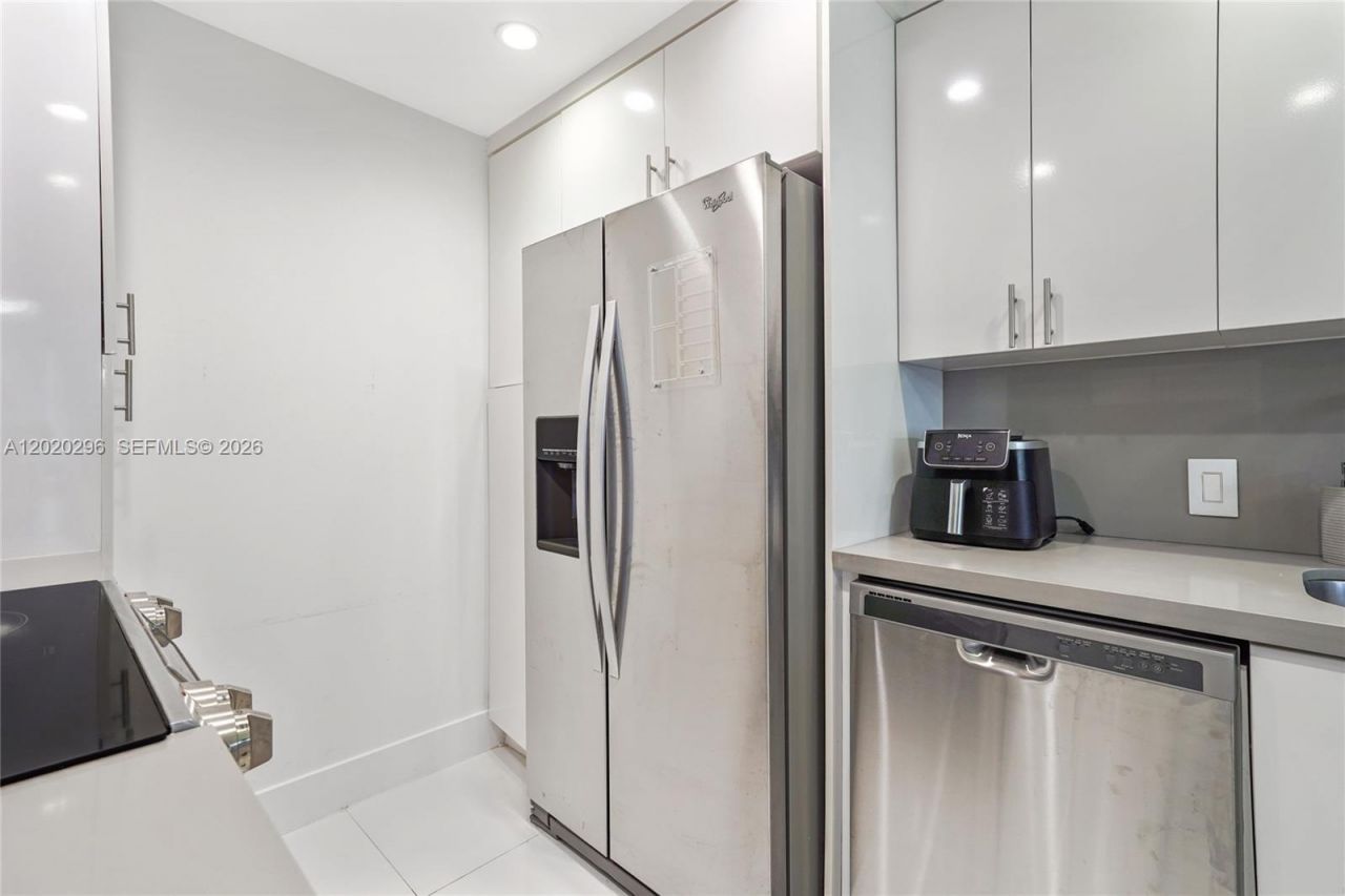 3625 N Country Club Dr , Unit 1203, Aventura, FL 33180 Photo